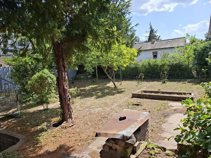 Büyük bir üst hakkı arsası üzerinde tasarım potansiyeline sahip müstakil şehir villası – Gartenansicht 2
