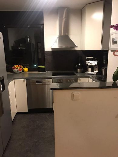 schöne,helle 3-Zimmer Wohnung mit Balkon u. Küche – Einbauküche
