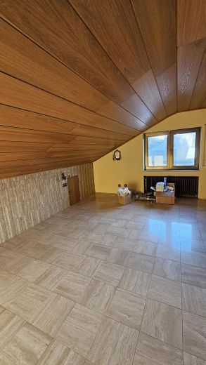 Ampia casa unifamiliare con 11 locali a Zuzenhausen (adatta a una o più comunità abitative!) – DG Zimmer 2