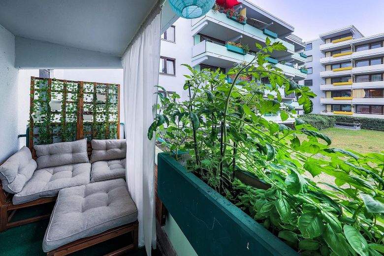 Commission-free 2-room apartment with balcony & garage in Konstanz – Balkon
