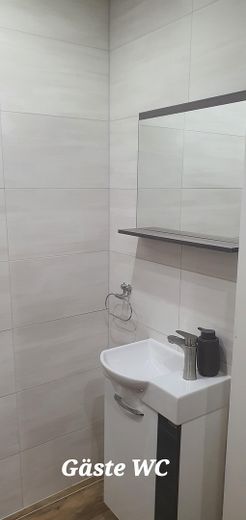 Moderne 4 Zimmer Wohnung mit neuer Einbauküche und Garage – Foto 24