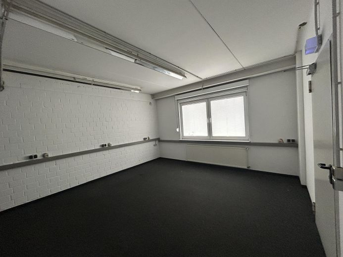 Superfici ufficio flessibili con capannone di stoccaggio e aree sociali a Gelsenkirchen-Erle – Büro EG Rechts - Raum 1