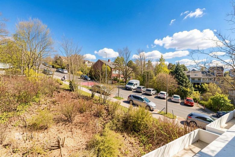 Viel Raum für den Alltag - ideal für Familien mit Anspruch an Platz und Struktur – Aussicht Balkon 1