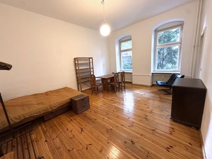 Słoneczne, spokojne mieszkanie w kamienicy z ogrodem w dzielnicy Winterfeldt-/Akazienkiez w Schönebergu – Wohnung links Wohnzimmer 2
