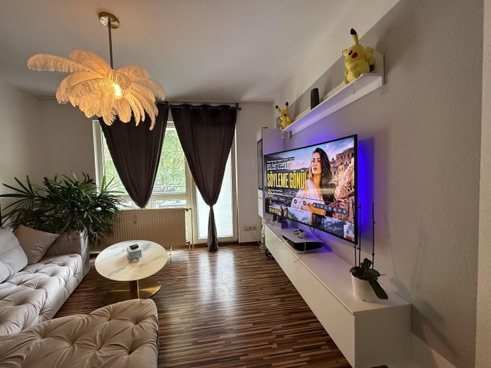 Investoren & Kapitalanleger aufgepasst - Attraktive Wohnung mit Stellplatz in KASSEL – Wohnzimmer