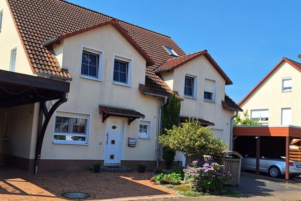 Affascinante casa bifamiliare con veranda