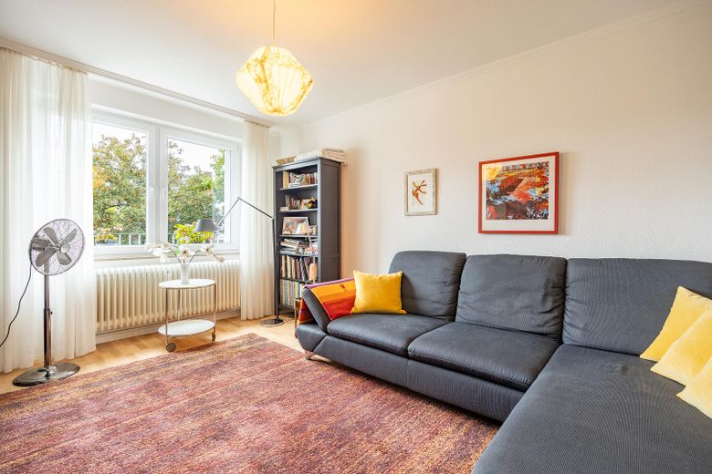 Modern 2-kamerappartement met hoogwaardige inbouwkeuken in de Frankenberger wijk – Wohnzimmer