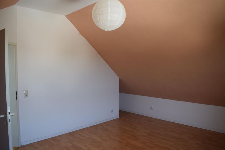 Provisionsfrei! 3-Zimmer Maisonette im 3. OG – Dachstudio (IV)