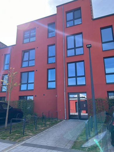 Exklusive neuwertige 3-Zimmer-Wohnung mit schönem Balkon von PRIVAT! – Torfstecherweg Rückseite