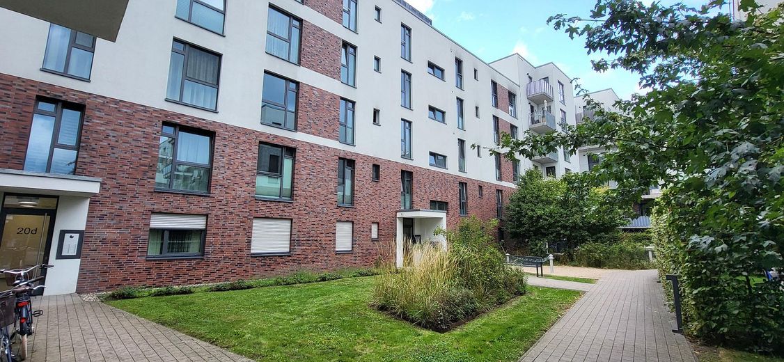 NOWOCZESNE, JAK NOWE, BEZ BARIER ARCHITEKTONICZNYCH, 3-POKOJOWE MIESZKANIE NAD KANAŁEM SCHLEUSENGRABEN W BERGEDORF – Eingang