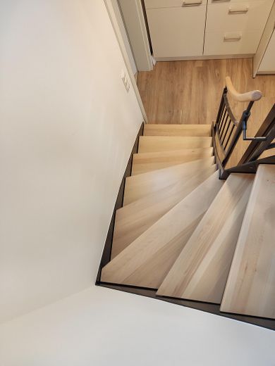 Dachgeschoß-Maisonette-Wohnung 52 qm am Tilsiter Platz in Kiel-Ellerbek – Treppe nach unten