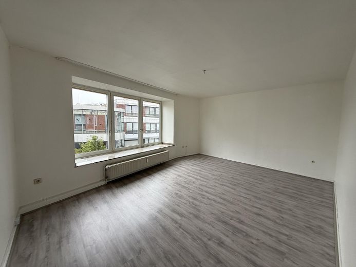 Frisch renovierter Wohntraum mit Panoramablick über die Gladbecker Innenstadt – Wohnzimmer