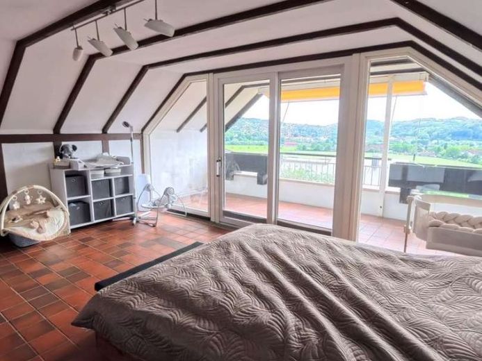 Casa a schiera centrale molto curata a Vlotho-Uffeln. Vista spettacolare, posizione eccellente. – Foto 1