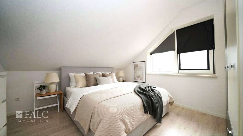 Exklusives Neubau-3-Familienhaus! Effizienz trifft auf hochwertige Wohnqualität! - FALC Immobilien – Schlafzimmer DG (Vis.)