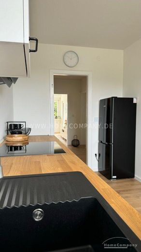 Appartamento di 3 locali, arredato, 1° piano, con balcone rivolto a sud; appartamento appena allestito e completamente ristrutturato, posto auto privato davanti alla casa. – b4f9c3eb666ab4cfbac5b4fe0b708bbaa56f086f.jpg