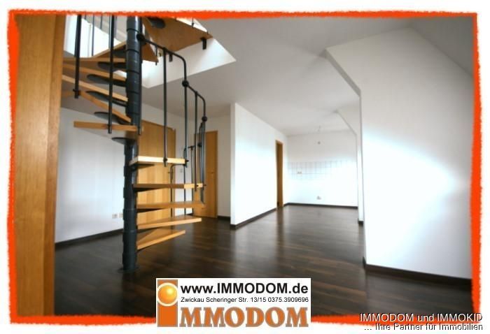 3-Zimmer-Maisonetten-Dachwohnung für INDIVIDUALISTEN mit LAMINAT und Personenaufzug zu vermieten! – Wendeltreppe im unteren Eßbereich