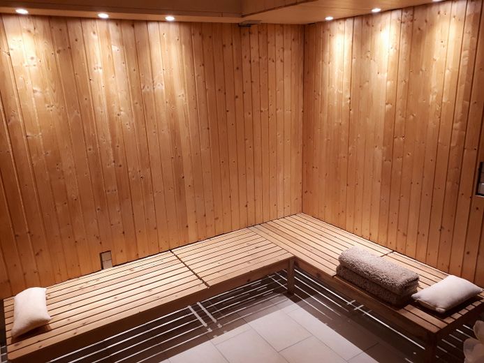 SAUNA ENTSPANNUNGSLIEGEN