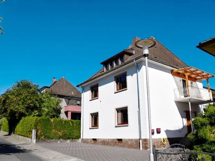 Stilvolles Zweifamilienhaus in Ober-Ramstadt in tipp-topp Zustand – Foto 1