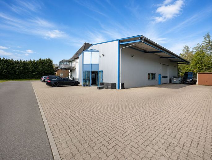 Vielseitige Lager und Gewerbefläche mit Büro und Hochparterre in Hüllhorst / Tengern – Bild 1
