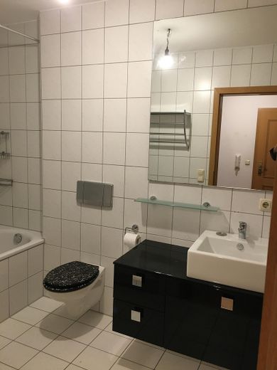 Nowoczesne, wymarzone 2,5-pokojowe mieszkanie galeryjne w M.-Untermenzing BEZ PROWIZJI – Bad