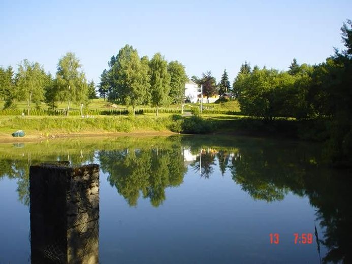 Wohnungen/ Seniorenresidenzen (11), Blockhaus-Treffpunkt(1), Bauplätze (3) – Parkweiher Eichenpark
