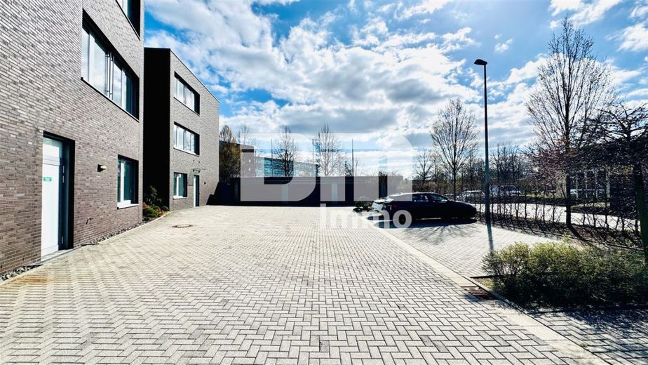 Hochwertige EG Büroetage mit hochwertiger Ausstattung und bis zu 20 PKW Stellplätzen – Zufahrt mit separatem Eingang