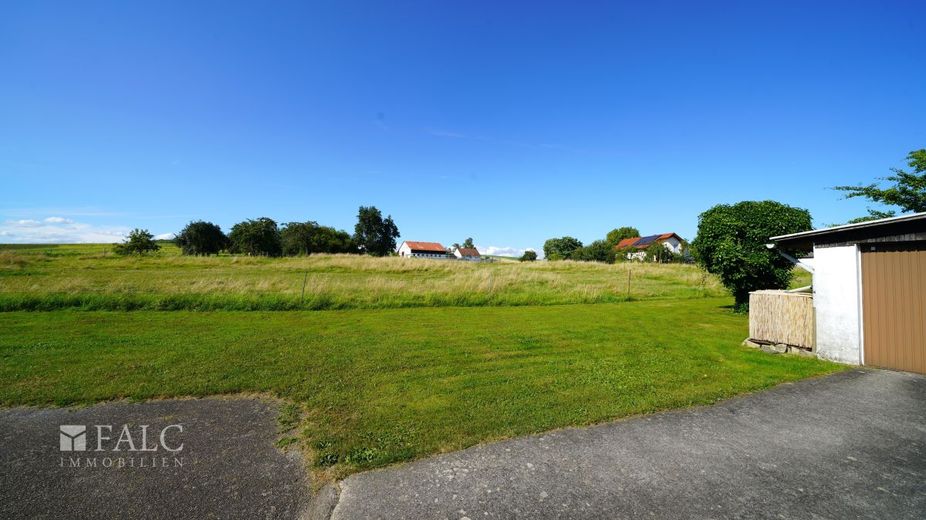 Mit Charme, Scheune und XXL - Bauplatz - FALC Immobilien Heilbronn – Blick in die Weite