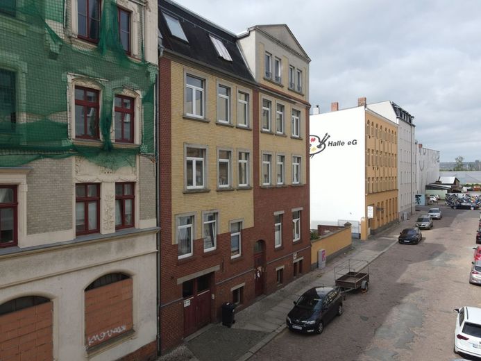 Gut geschnittene 3-Raumwohnung nur unweit vom Hauptbahnhof! – Straßenansicht