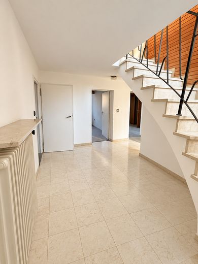 Bungalow indipendente su 669 m² · posizione ai margini del ruscello e dei campi · potenziale eccezionale! – UG IST mit Treppe hoch