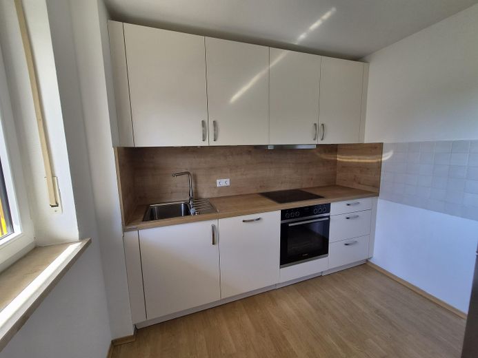 Vrij 2-kamerappartement op aantrekkelijke locatie in Hallbergmoos – Küche mit Nolte EBK