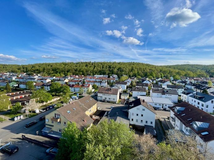 FIRST OCCUPANCY: Renovated dream home with 9th floor long-distance view & balcony - move in & feel at home – Aussicht