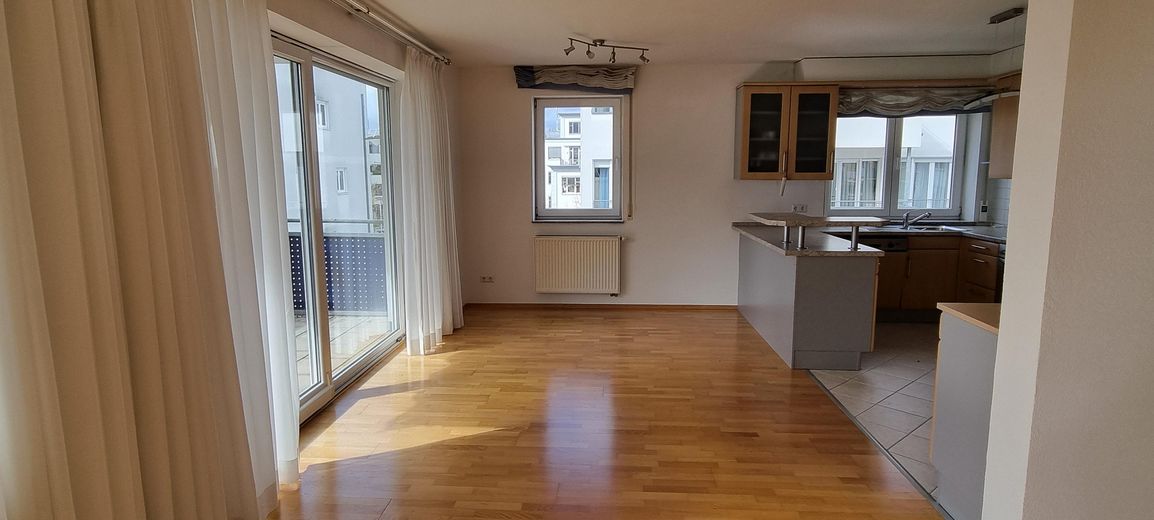 ETW (3 Zimmer/103,23qm) Neu-Ulm/Wiley - charmant, hell, in Premium-Lage(Peter Biebl Park) – EZ, Balkontüre, offene Küche