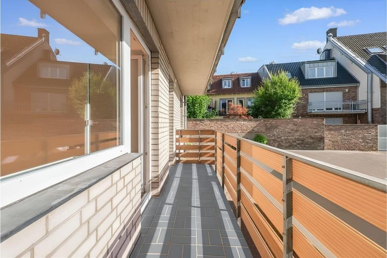Modernisierte 3-Zimmer Erdgeschosswohnung in Köln Worringen direkt am Rhein – Balkon