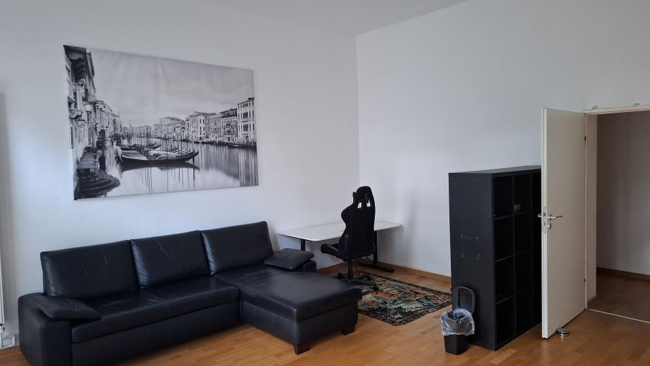 Bezugsfreie ETW, 2 Zimmer, 60qm, provisionsfrei, direkt v. Eigentümer – Wohnzimmer