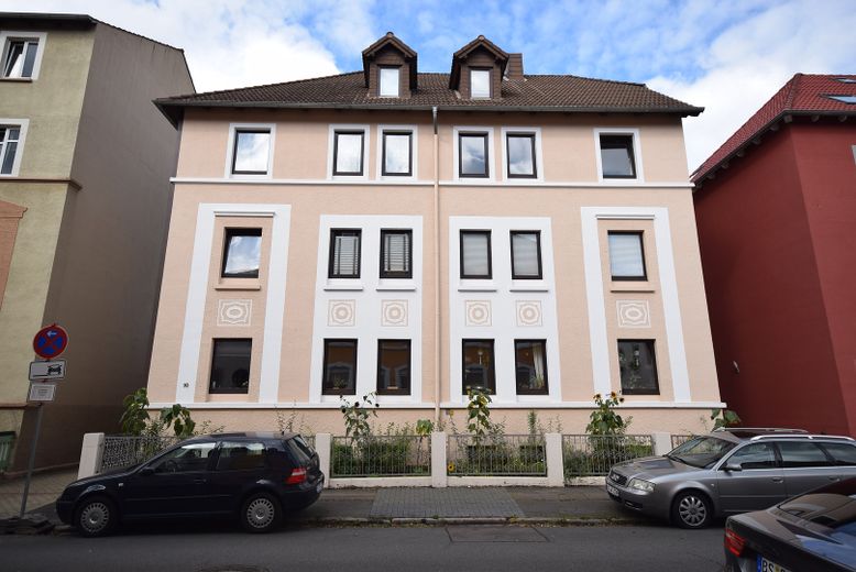 Altbauwohnung mit Balkon in idyllischer Lage an der Mittelriede – Hausansicht