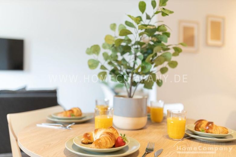 **Helle, großzügige und frisch renovierte 2,5 Zimmer Wohnung mit Balkon** – 607a4f98f59651da4fedf2dc61a160ccedbbda90.jpg