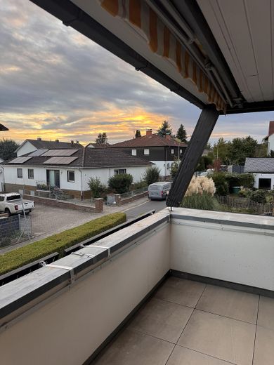 Stilvolle Maisonettewohnung mit Balkon und Stellplatz in Nidderau-Heldenbergen – Foto 7