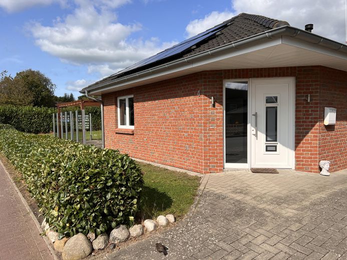 Casa unifamiliare a Schwabstedt, con impianto fotovoltaico, accumulo e solare termico – Haupteingang