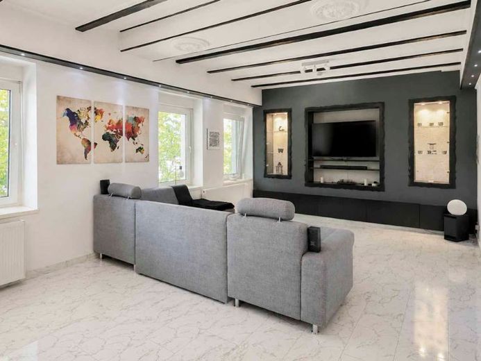 Fast wie ein eigenes Haus: 129 m² Maisonette mit nur zwei Parteien – Foto 1