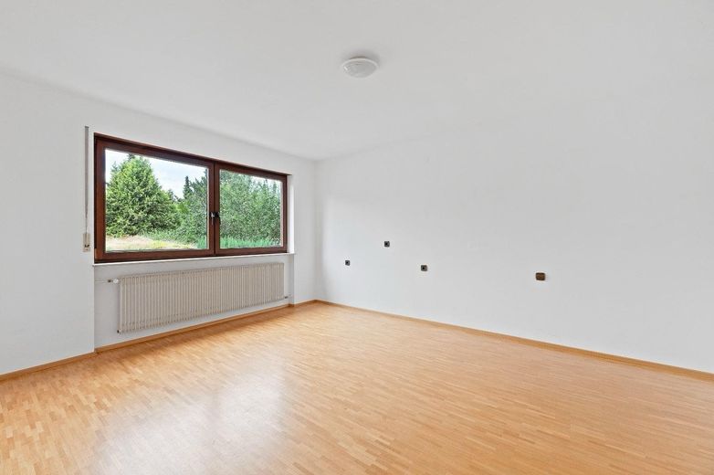 Repräsentatives 2-Familienhaus mit Ausbaupotential in begehrter Wohnlage – EG Schlafzimmer