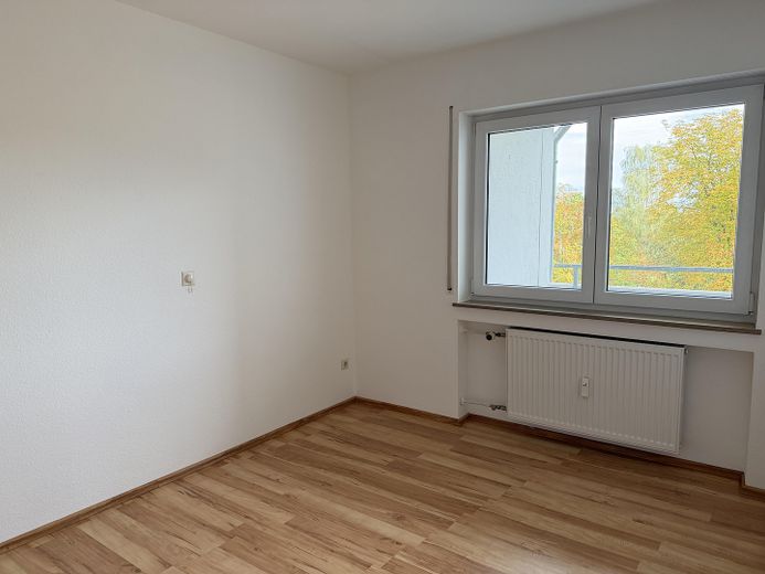 senza provvigione | 53 m² | 2 locali | balcone esposto a sud | cucina componibile | posto auto incluso – Schlafzimmer