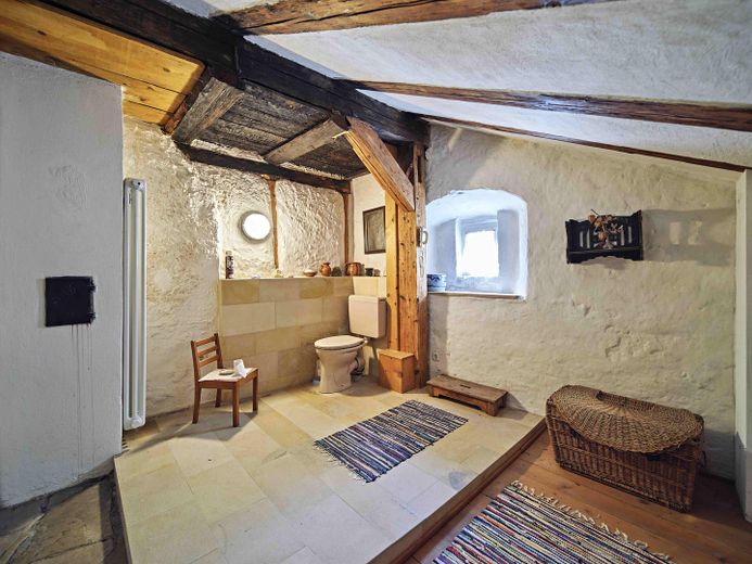 Haus, denkmalgeschützt in Eichstätt, ruhige Lage und doch zentral – Toilette 1 OG (sehr geräumig)