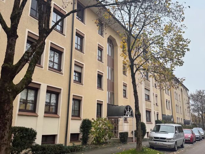 Modernes WG-Zimmer mit viel Licht/ Jaspersallee 27, München / 3.OG / WE47 / Zi.1 – Außenansicht