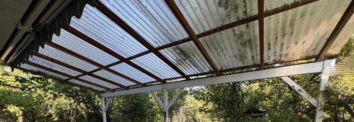 COMPLETAMENTE RENOVADA, DISPONIBLE PARA OCUPACIÓN INMEDIATA, CON GRAN TERRENO