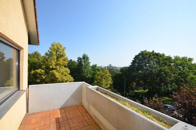 Schöne und helle 2,5 teilmöblierte Zimmer-Wohnung mit Küche, Balkon und Tiefgarage in Leonberg – Foto 12