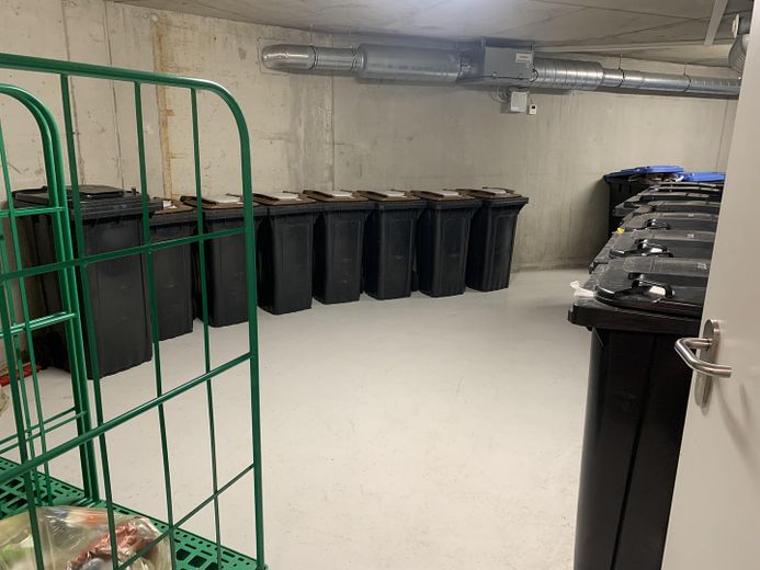 3(4 Zi) EGW Direkt neben Donau/Münsterblick in Neu-Ulm – Gelbersack Kartonage Müllraum