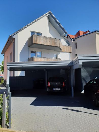 Südseite mit Carport und Gerät