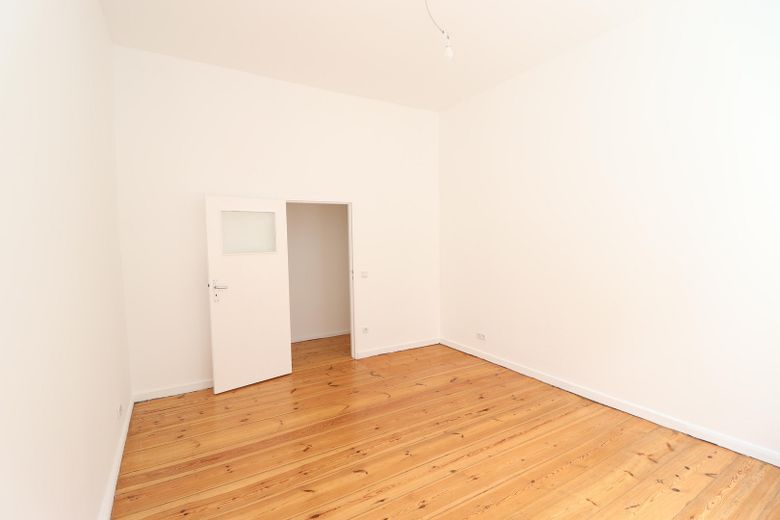 Frisch sanierte 2-Zimmer Altbauwohnung im Brüsseler Kiez | mit Balkon – Zimmer 2