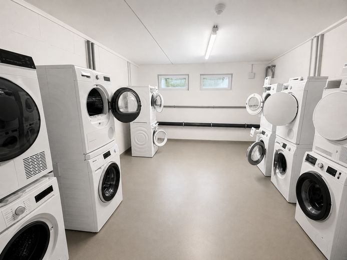 Modern 122 m² ground-floor apartment suitable for people with mobility impairments, with 250m² garden in Ludwigshafen-Melm – Waschküche
