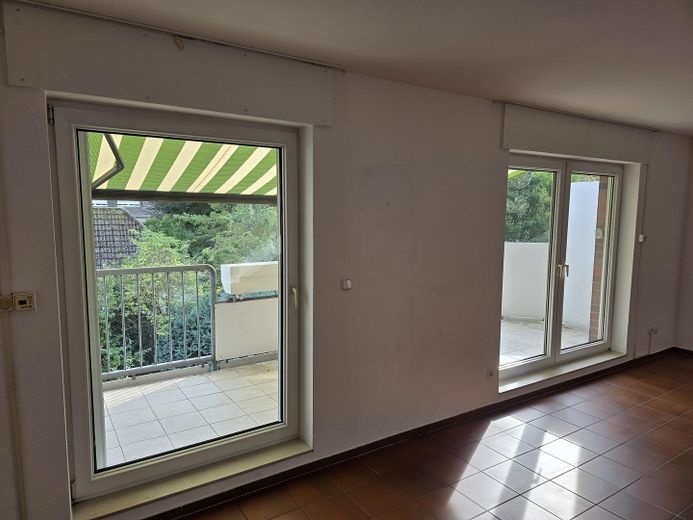 Rara opportunità nel Kreuzviertel: appartamento su due livelli, ca. 145 m², 4 locali, balcone – senza provvigione – 2. OG_Wohnzimmer (2)